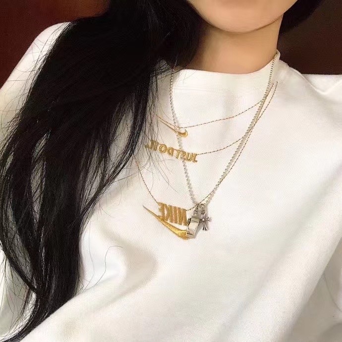 Ch**me He**ts necklaces
